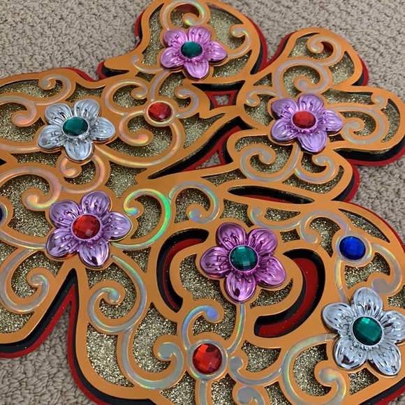 Chinese wall decorations. Laser cut paper cutout of the word Happiness - Picture 7 of 7